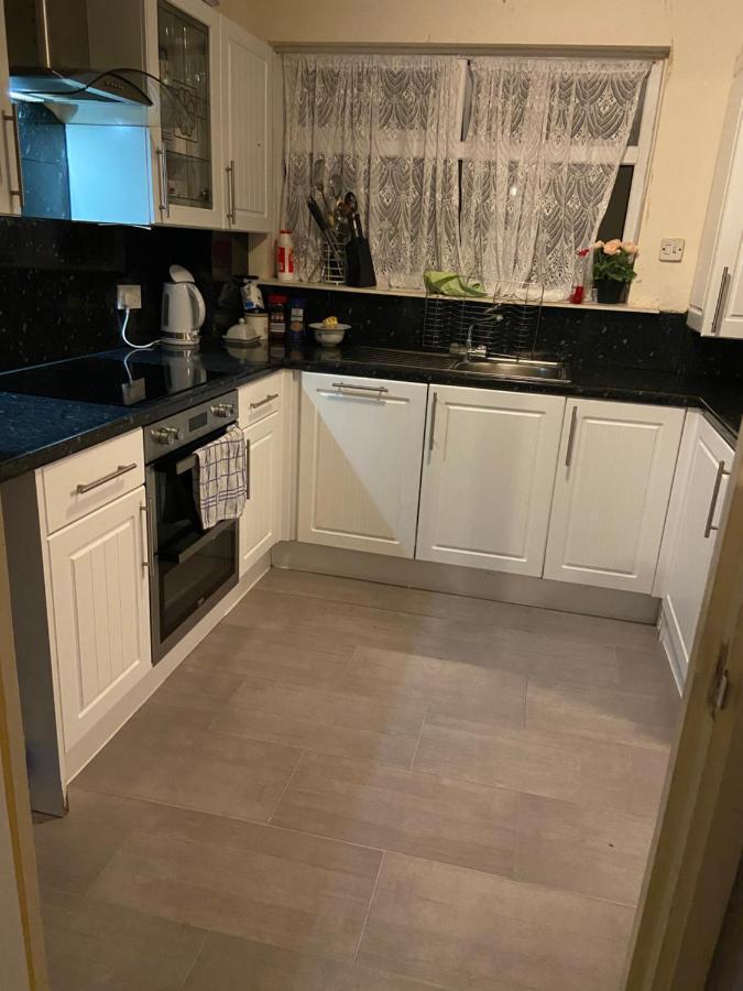 King Room In Warrington Bagian luar foto