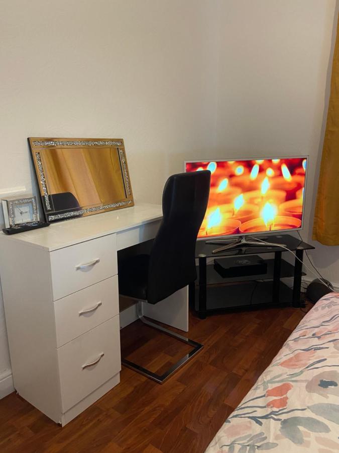 King Room In Warrington Bagian luar foto