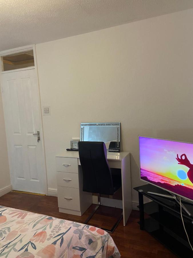 King Room In Warrington Bagian luar foto