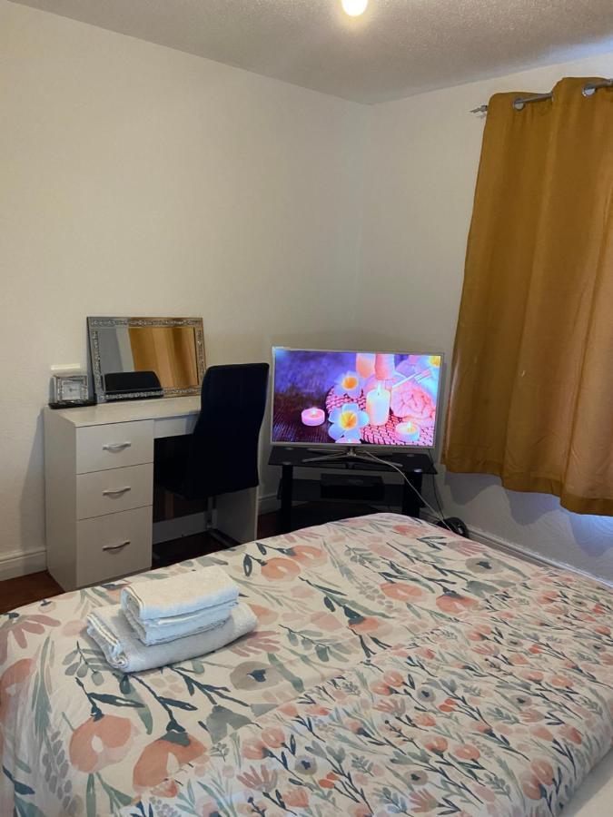 King Room In Warrington Bagian luar foto